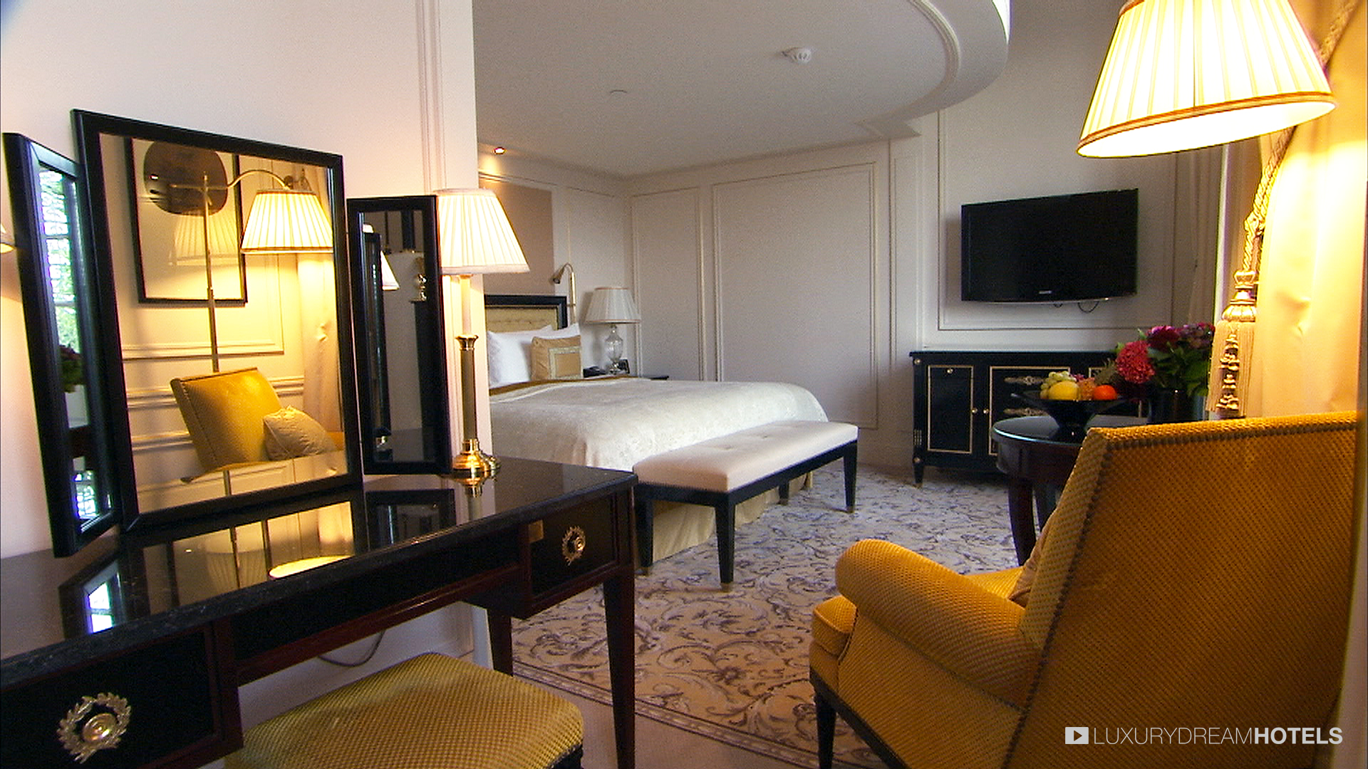 Luxury hotel, Shangri-La Hotel Paris, Paris, France - Luxury Dream